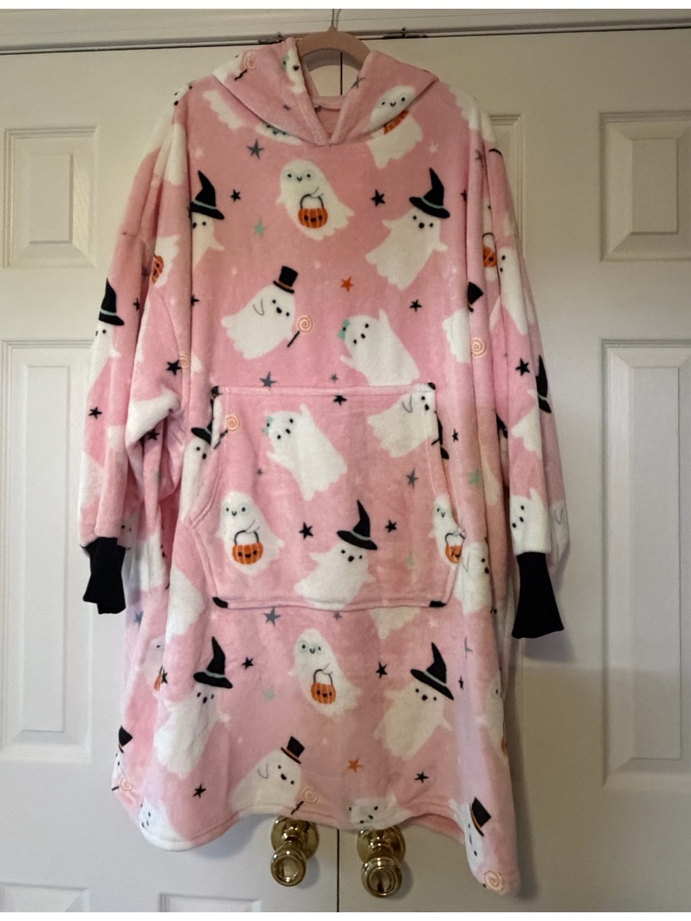 cupcakes & cashmere Pink Ghost Print Halloween sweater Blanket